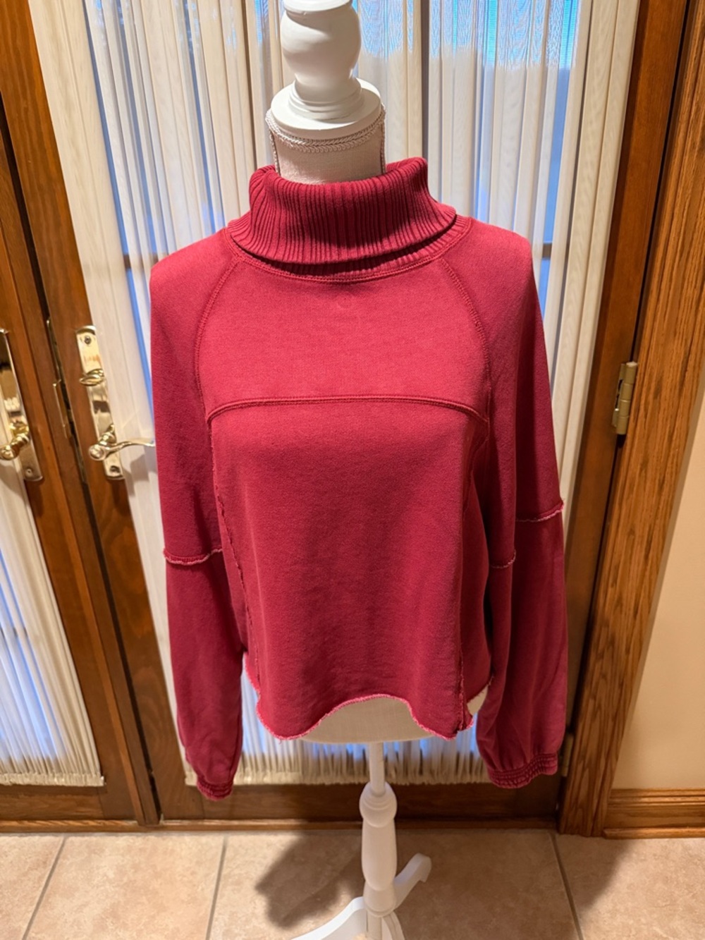 Women’s Cropped Aerie sweatshirt